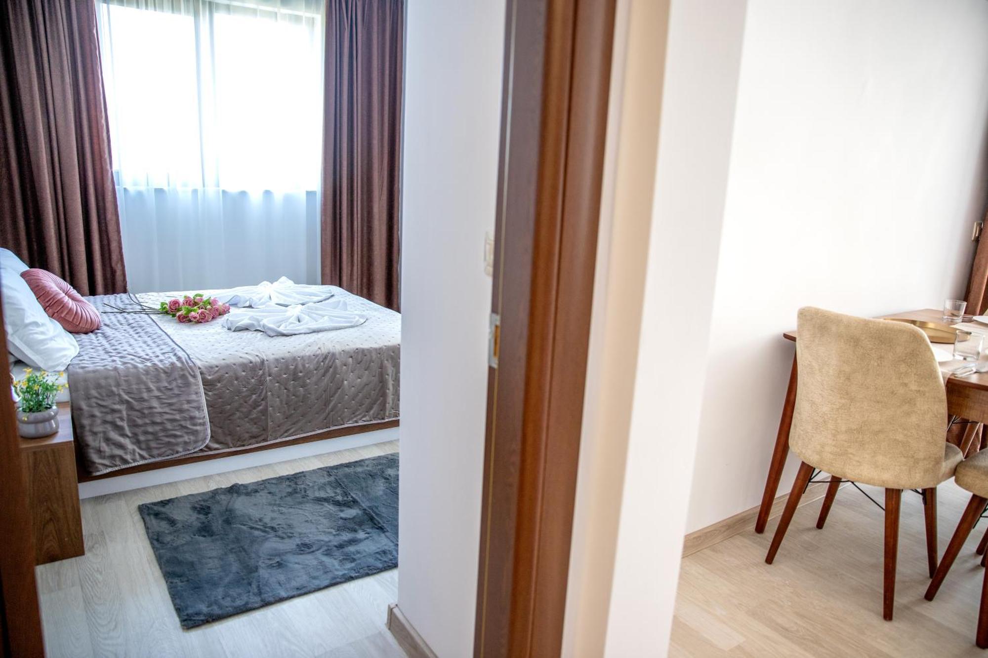 Two-Bedroom Premium Apartment Saints Constantine and Helena Exterior foto