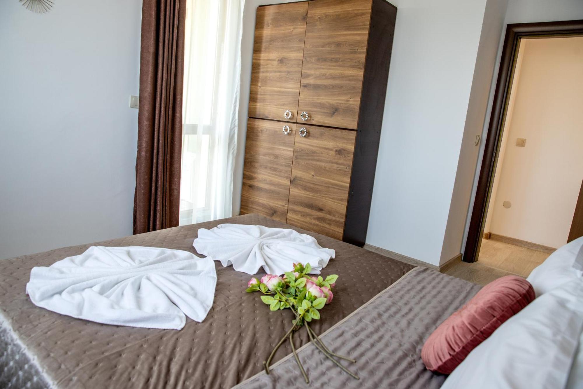 Two-Bedroom Premium Apartment Saints Constantine and Helena Exterior foto